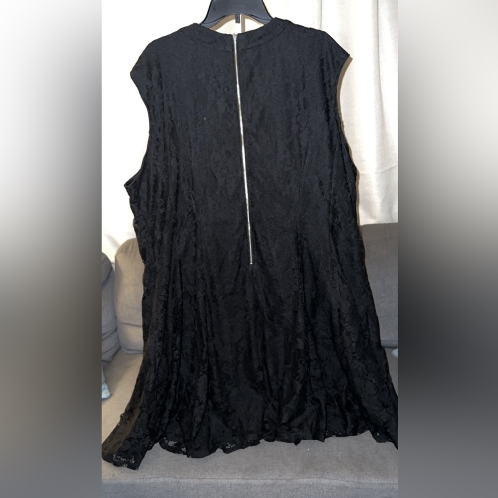 Black lace dresss - Picture 4 of 9